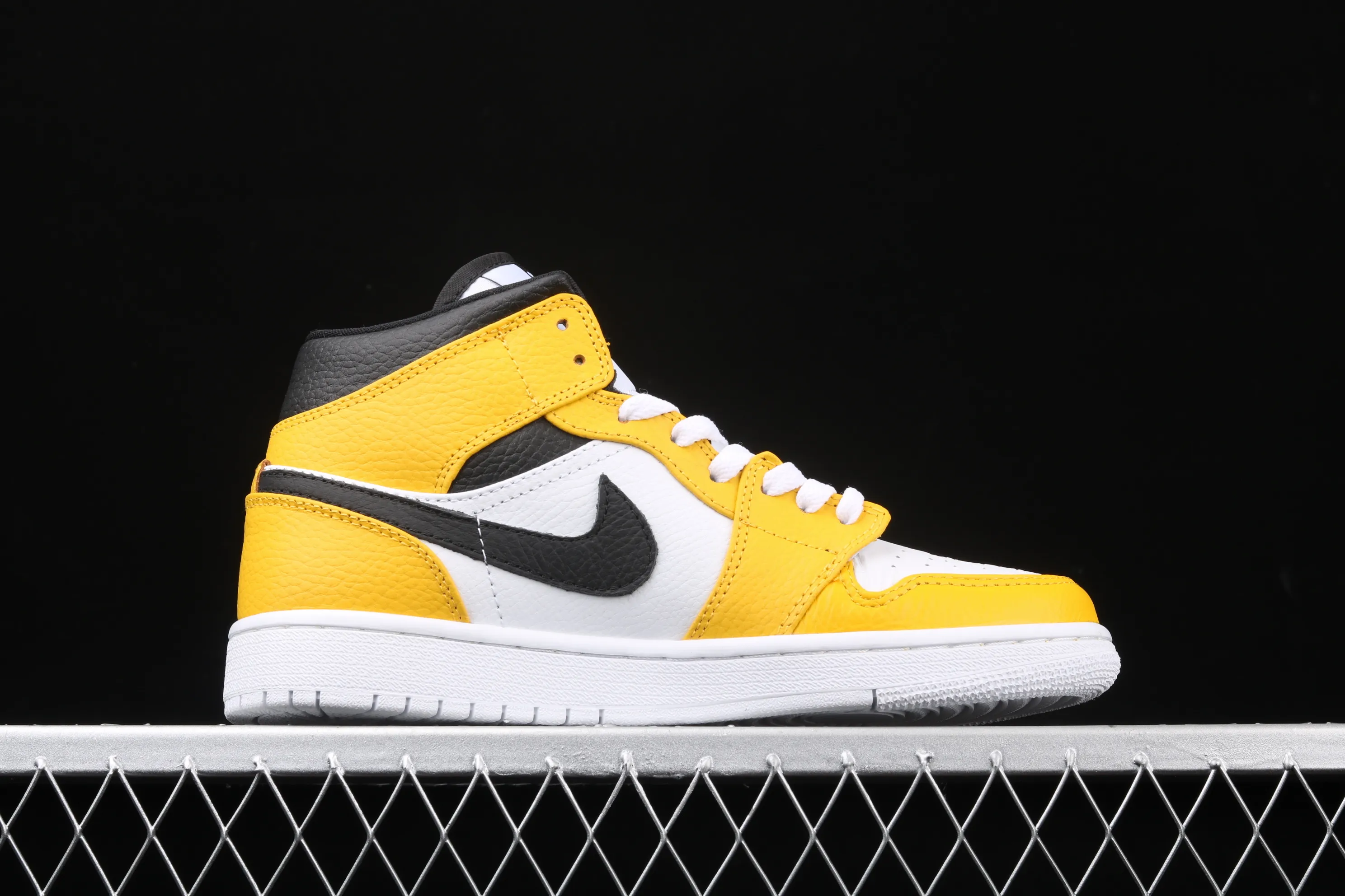 All categories Air Jordan Jordan series basketball shoes Air Jordan 1 Mid Air Jordan 1 Mid OG AJ1 Joe 1 black and yellow Yin Yang top layer mid-top basketball shoes CJ9219-700